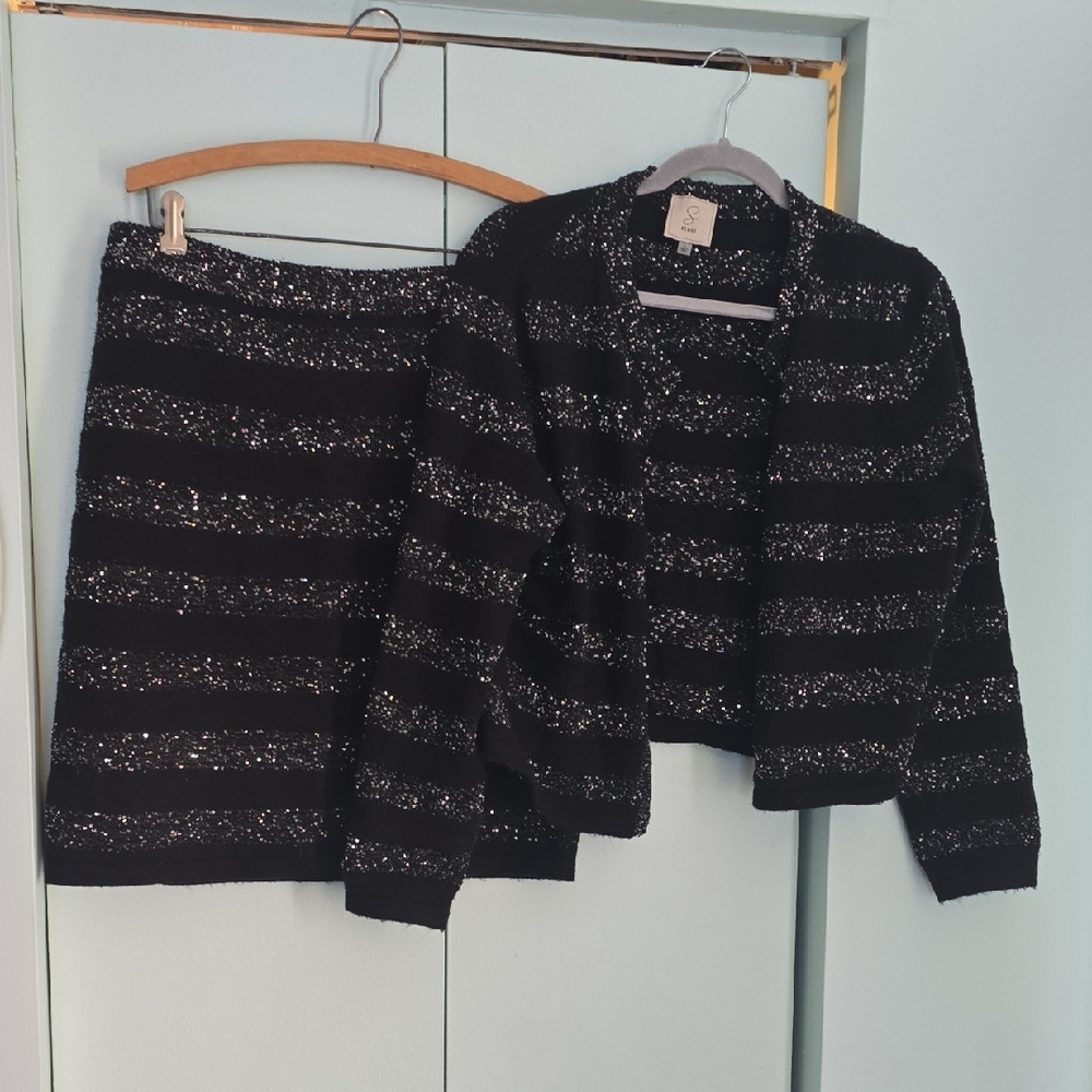 Sioni Black and Silver Striped Set